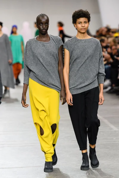 Look 60